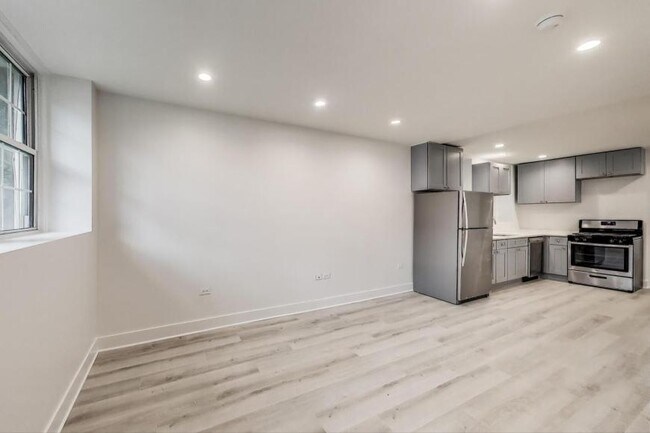 Building Photo - 3 bedroom in Chicago IL 60657 Unit G Rental