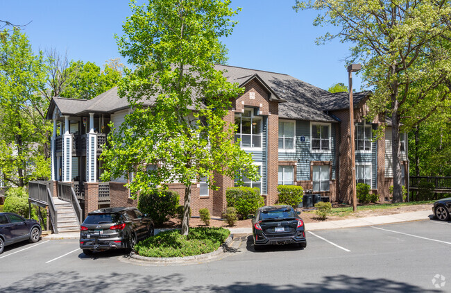 Building Photo - University Ridge Apartments