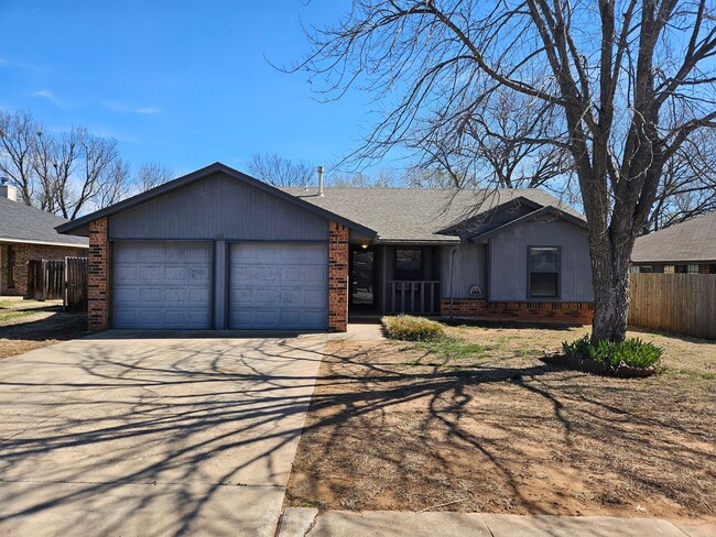 Building Photo - (3) Bed/(2) Bath Avail NOW! Pets Negotiable! Rental
