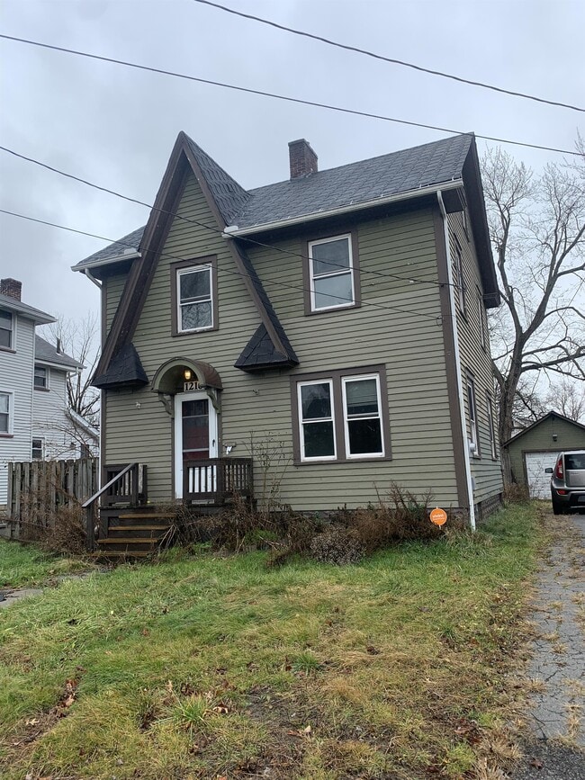 Building Photo - 1216 Hollywood St NE