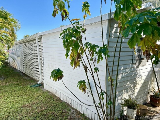 425 Bougainvilla Dr
