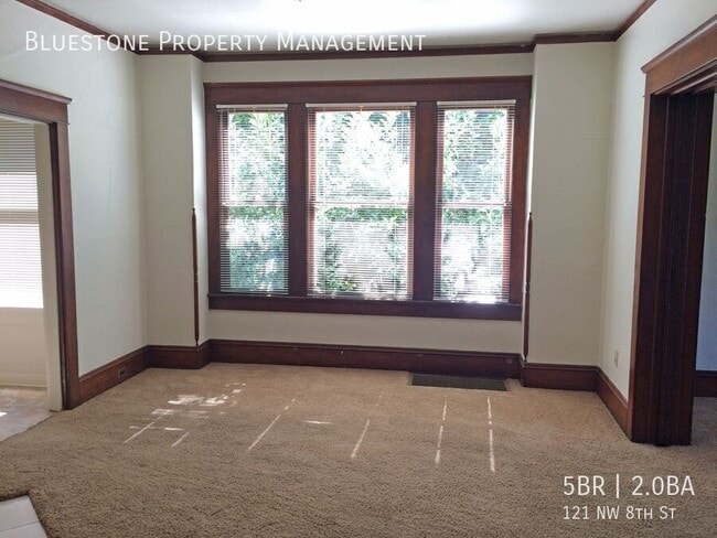 Photo - 121 NW 8th St