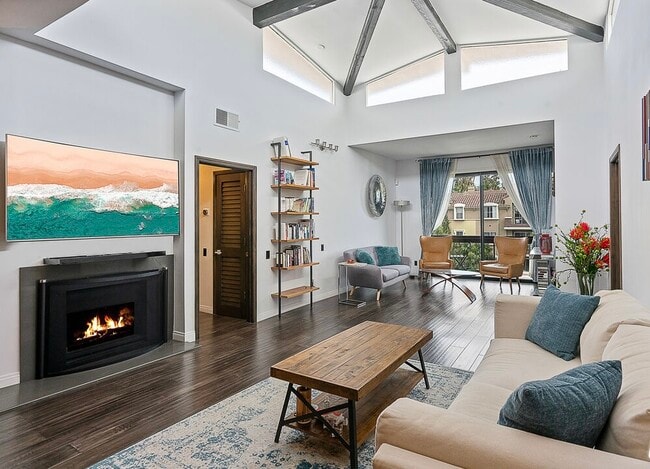 Building Photo - 2175 S Beverly Glen Blvd Unit 403