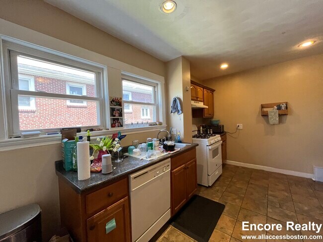 Photo - 285 Foster St Unit 1