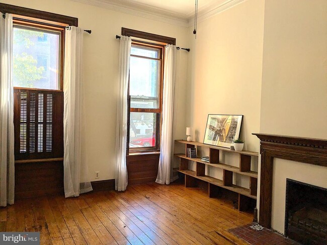 Building Photo - 1713 Green St Unit 2