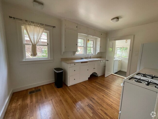 Building Photo - 3-Bedroom Located In Downtown Flagstaff! Rental