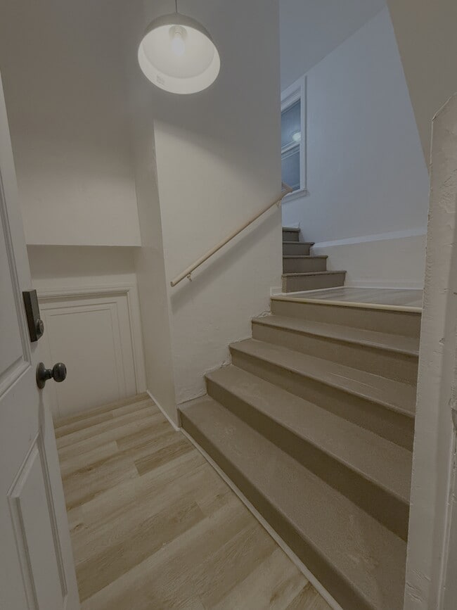 Building Photo - 2101 5th Ave Unit B