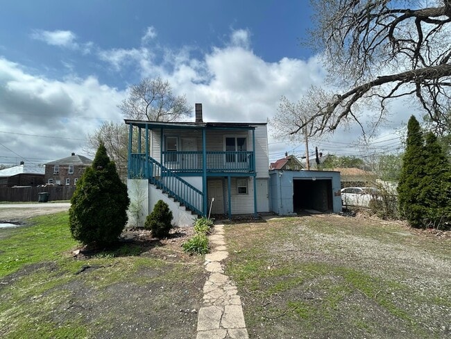 Building Photo - 5716 Calumet Ave Unit 4