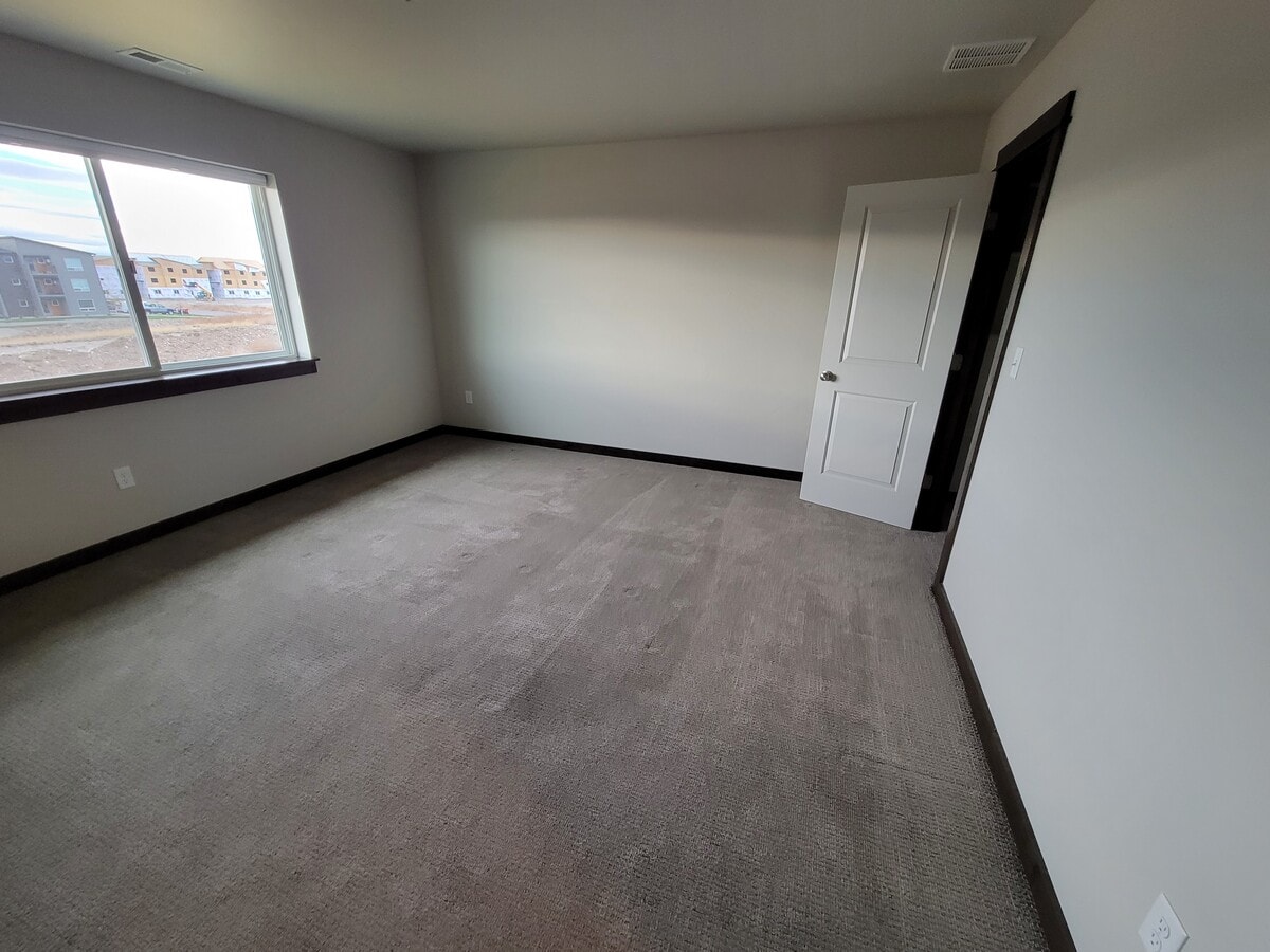 Photo - 605 Halfpipe St