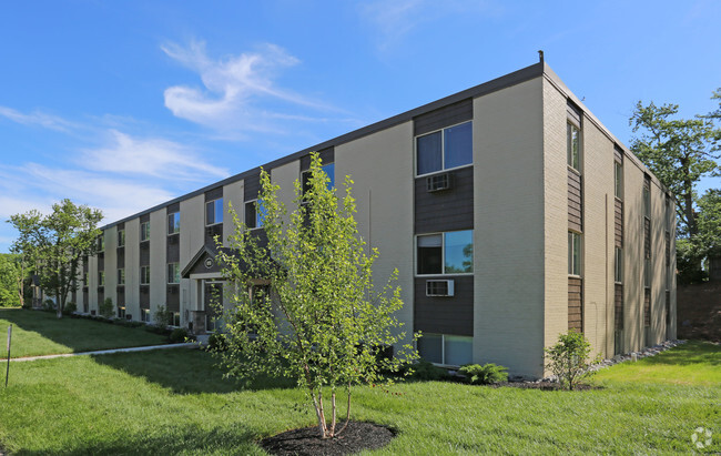 Exterior View - Champion Club Apartments