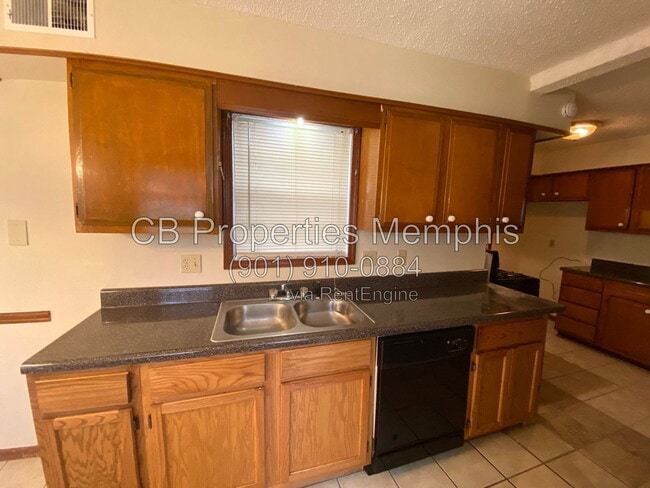 Photo - 1491 E Holmes Rd