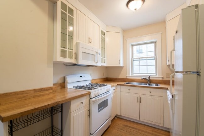 Photo - 51 Kingston Ave