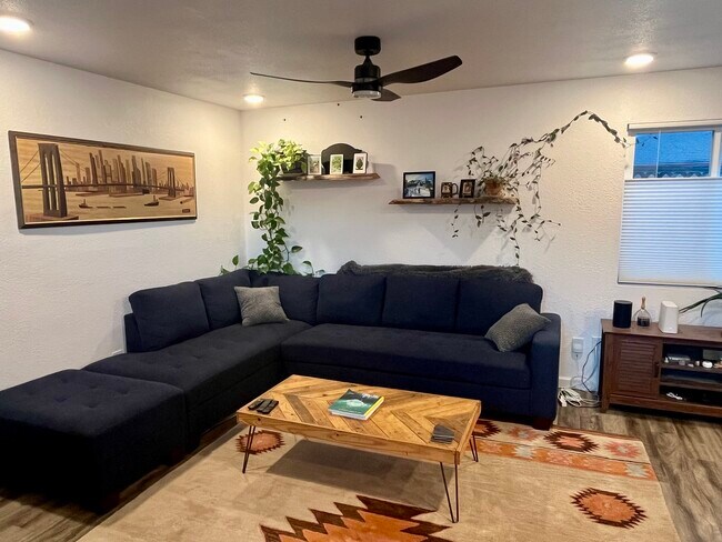 Photo - 915 University Ter