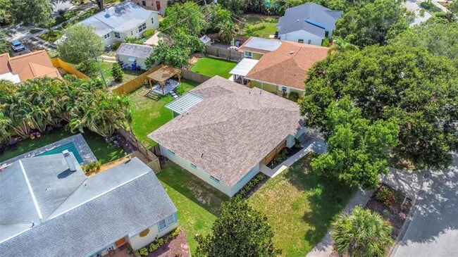 Photo - 245 Grove Cir N