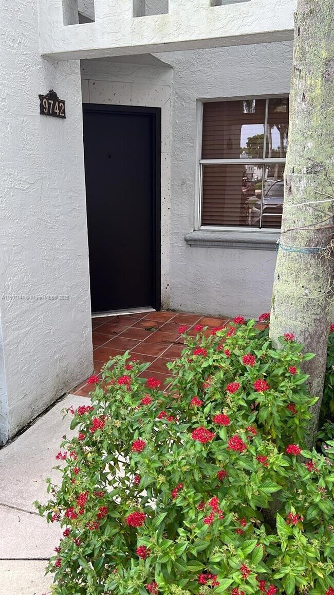 Building Photo - 9742 NW 46th Terrace Unit 121