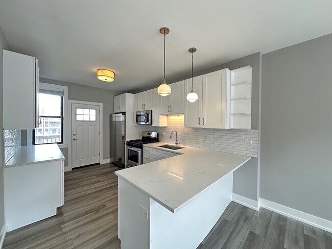 Photo - 3946 N Janssen Ave Unidad S4