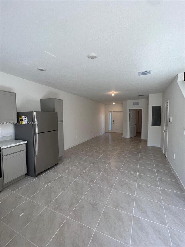 Photo - 326 NE 1st Ave