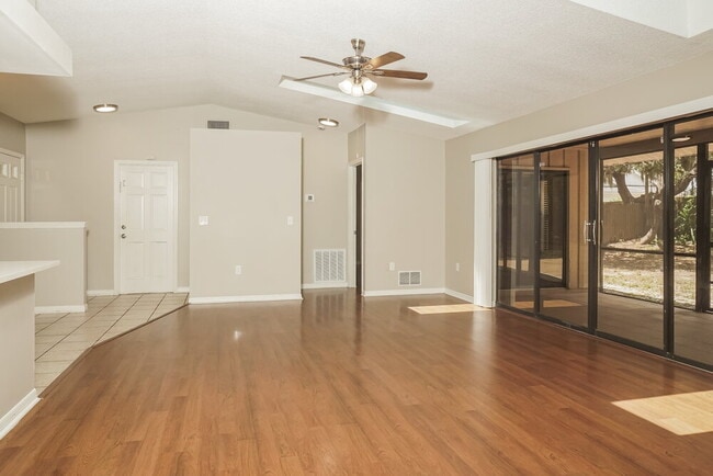 Photo - 5785 Colonial Oaks Blvd