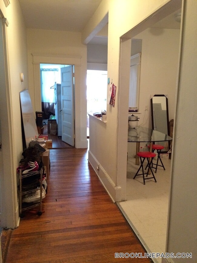 Building Photo - 1589 Beacon St