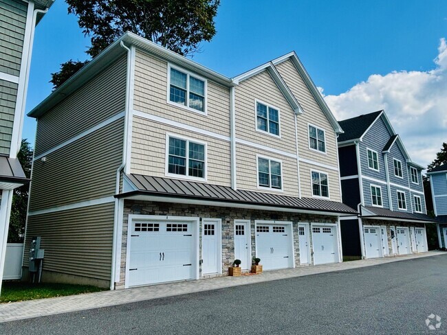 Building Photo - 328 Meadowside Rd Unit A Rental