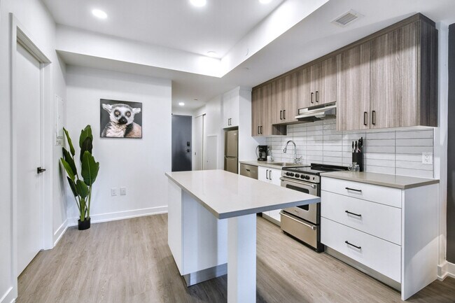 Photo - 90 Champagne Ave S Unit ID1223060P