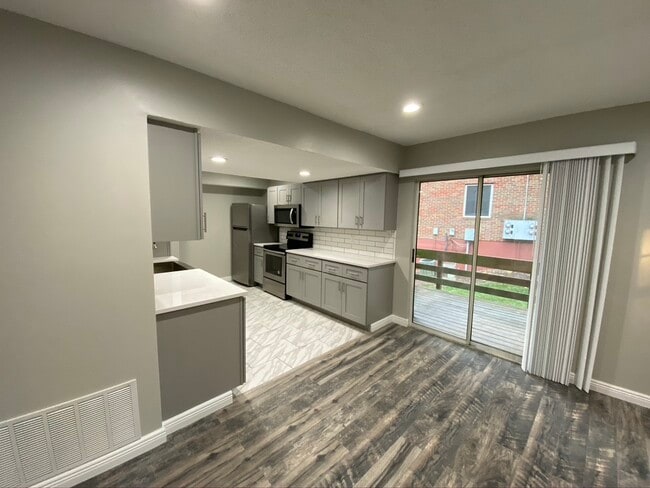 9057 W Swan Cir Unit 9057 West Swan Circle