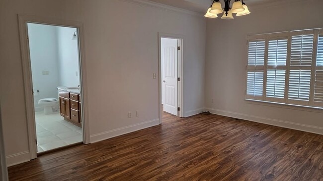 Photo - 324 Avenue of the Oaks