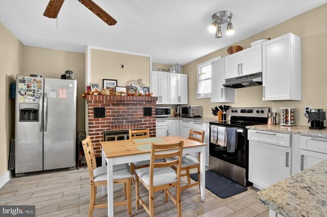 Photo - 350 Green Ln Unidad #1R
