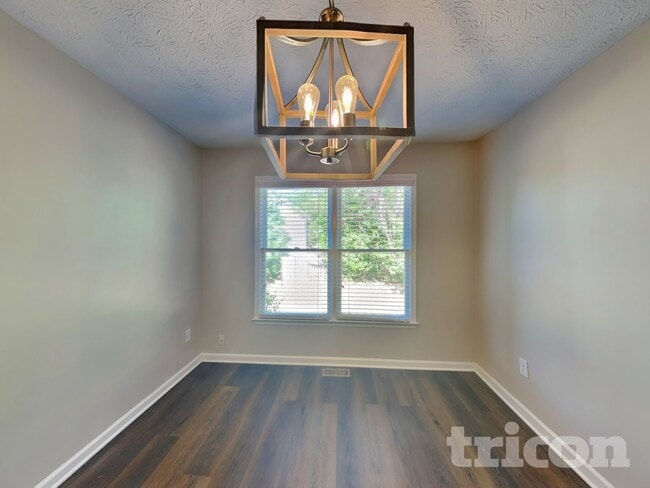 Photo - 985 Brookmont Dr S W