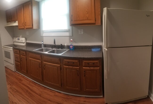 Building Photo - 2 Broadway Unit Apt2
