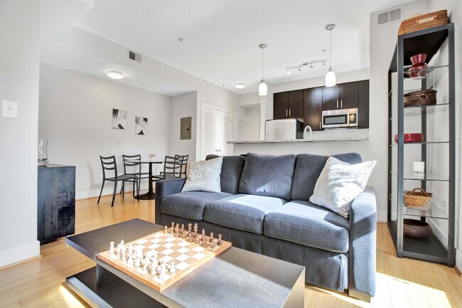 Photo - 1832 18th St NW Unidad ID1011222P