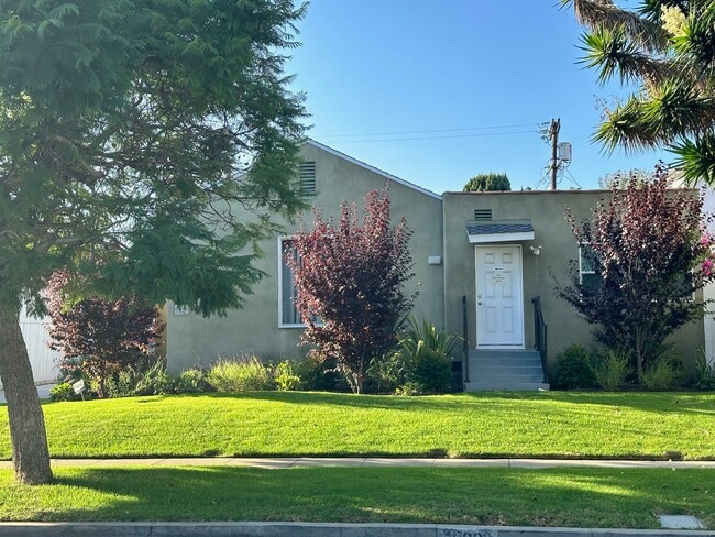 Photo - 10923 Ayres Ave