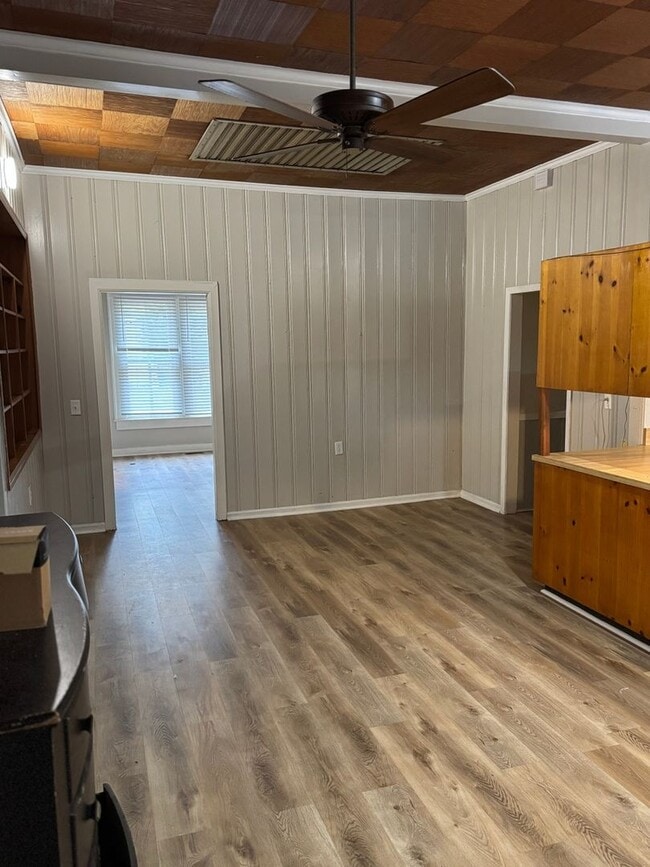 Photo - 303 Sawyer St