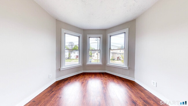 48 Henry St Unit 2R