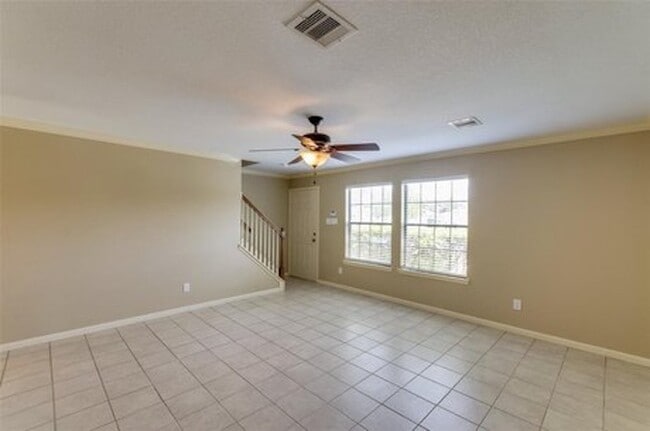 Living room - 521 E House St Unit A