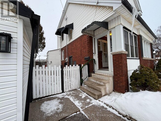 Photo - 69 Roxborough Ave