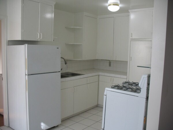 Kitchen - 726 1/2 Westmount Dr Unit no  #