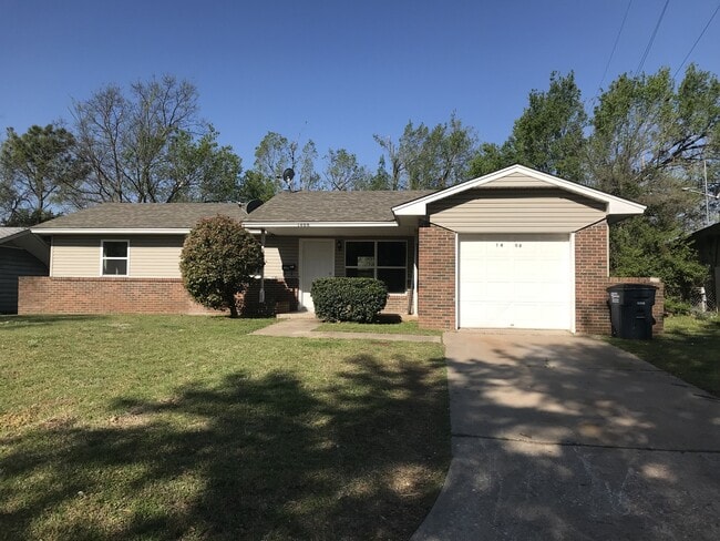 Newly remodeled 3 bed 1 bath home. - Newly remodeled 3 bed 1 bath home.