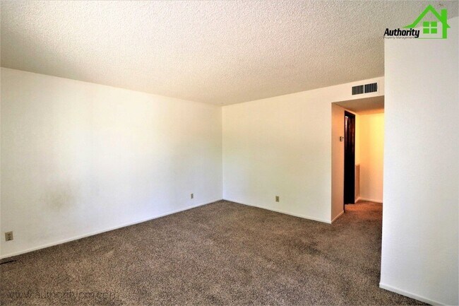 Photo - 900 Jamieson Ct Unit 4