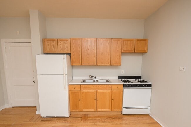 Photo - 1055 W George St Unit 211