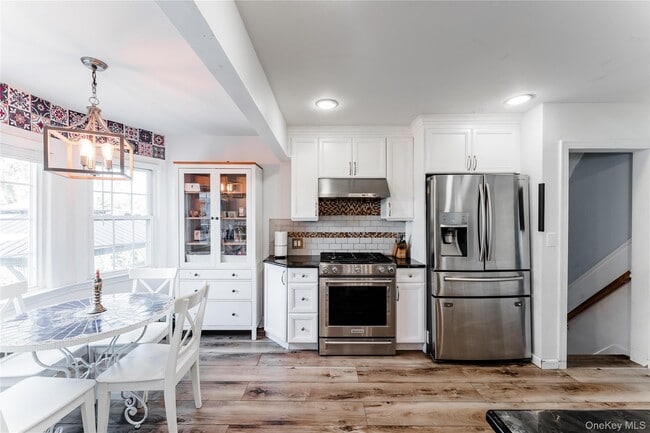 Photo - 575 Cornwell Ave