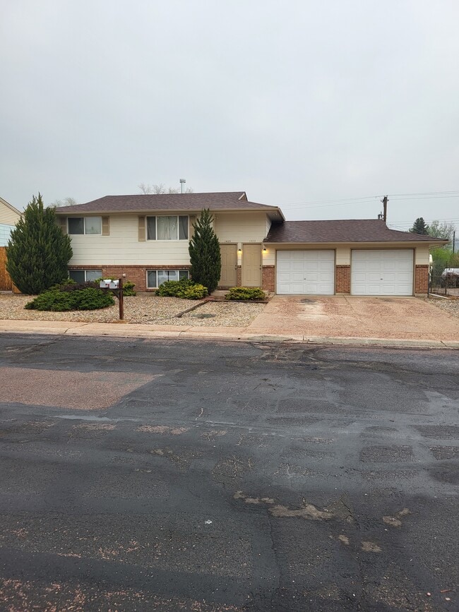 Building Photo - 1405 Tappan Cir Unit 1403GardenLevel