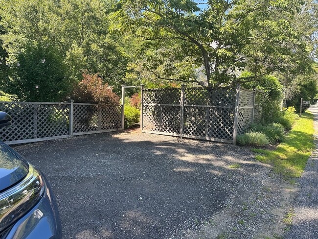 49 River Rd