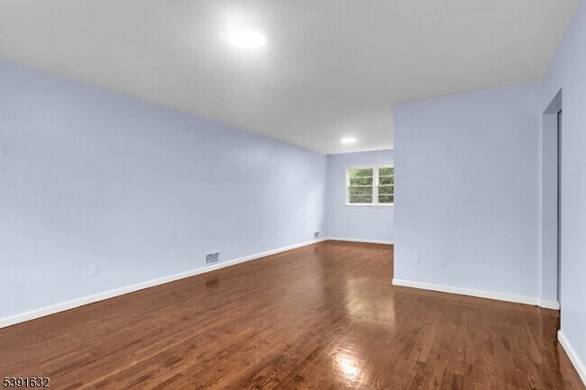 Photo - 235 Lakewood Dr