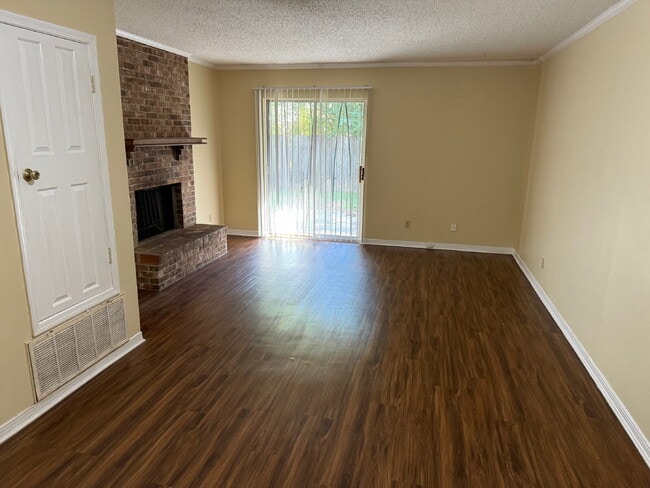 Building Photo - Freshly painted unit. Positioned along Navco Road, the home offers convenient access to major rou...