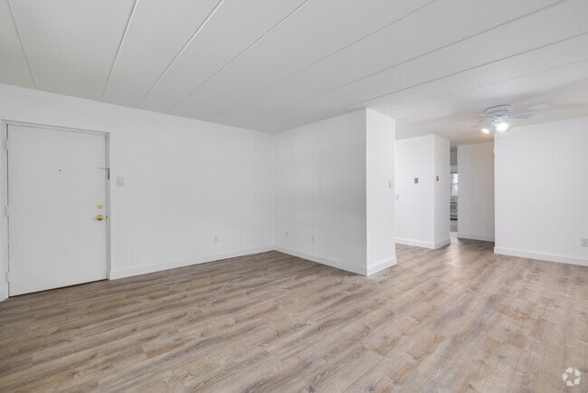 Living/Dining Room - 2Bd, 1Ba, w shared Garage/Basement, 800-850SF
