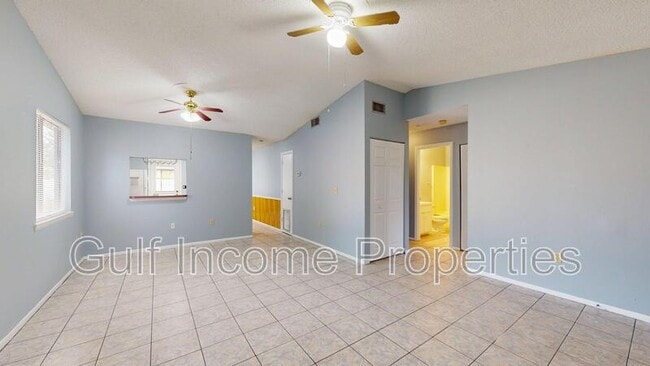 Photo - 709 45th St E