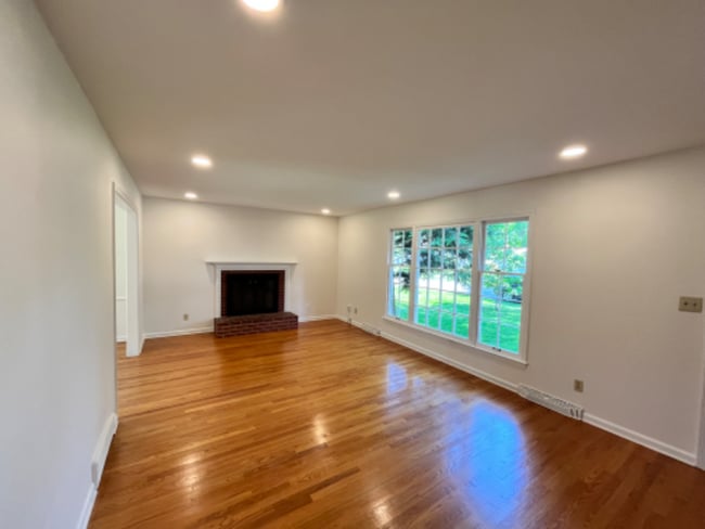 Photo - 7520 Aberdeen St