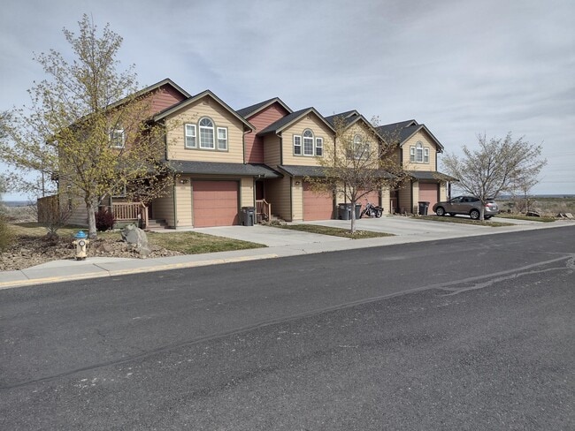 Townhomes - 1223 2nd Ave NE