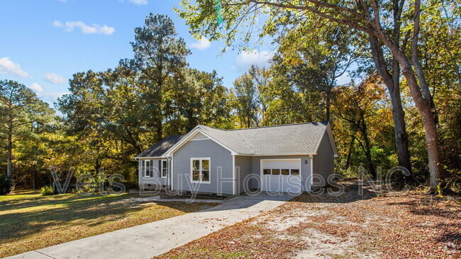 Building Photo - 204 Red Oak Dr Rental